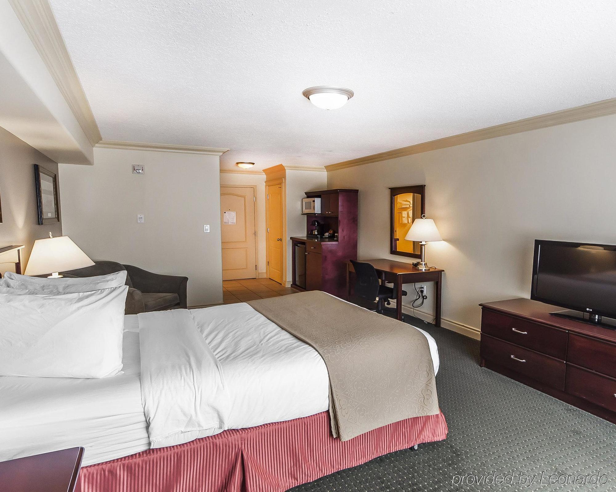 Quality Inn & Suites Хинтон Экстерьер фото
